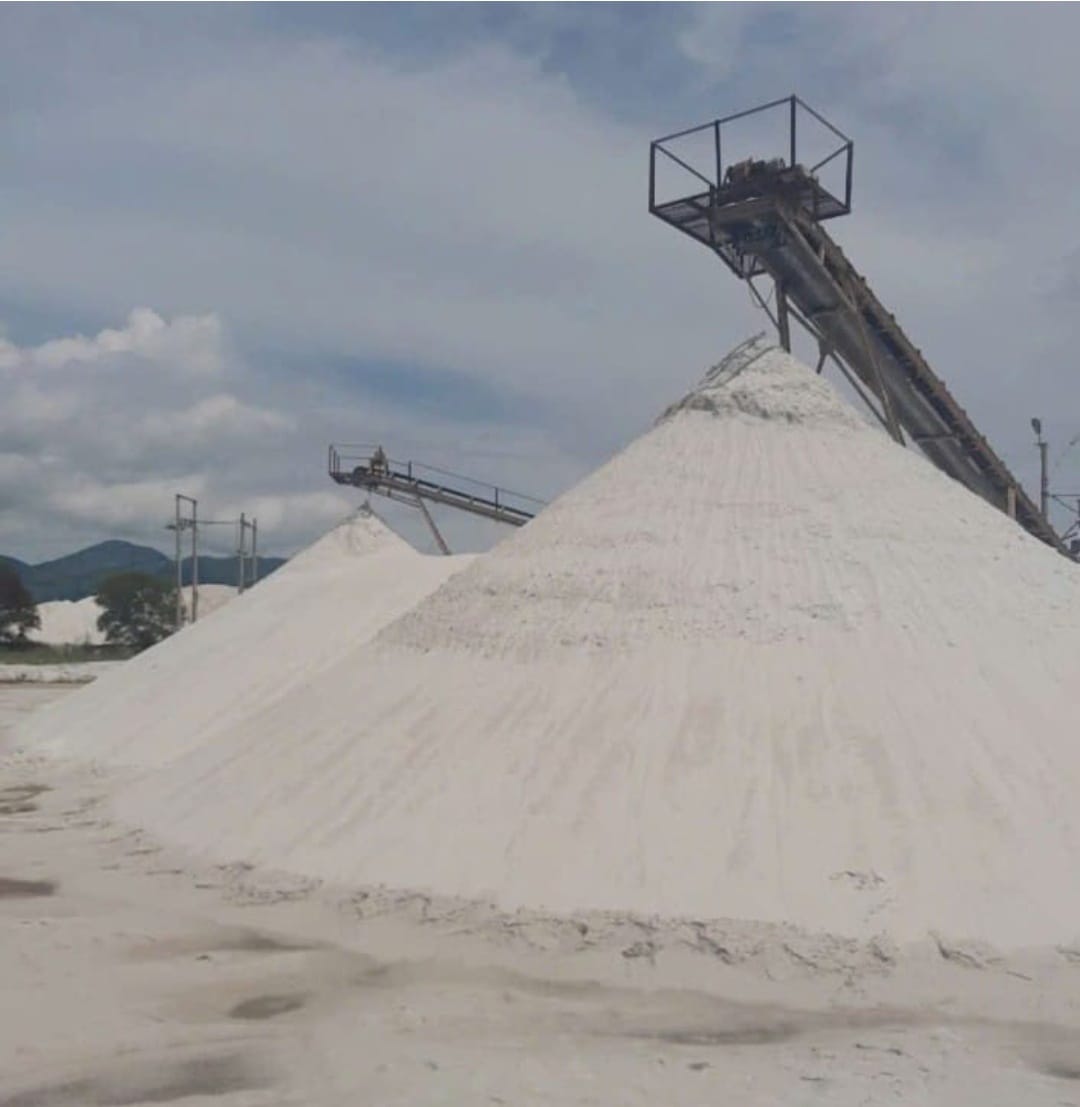 Double washed fine grade pristine beach and lagoon sand supply lines