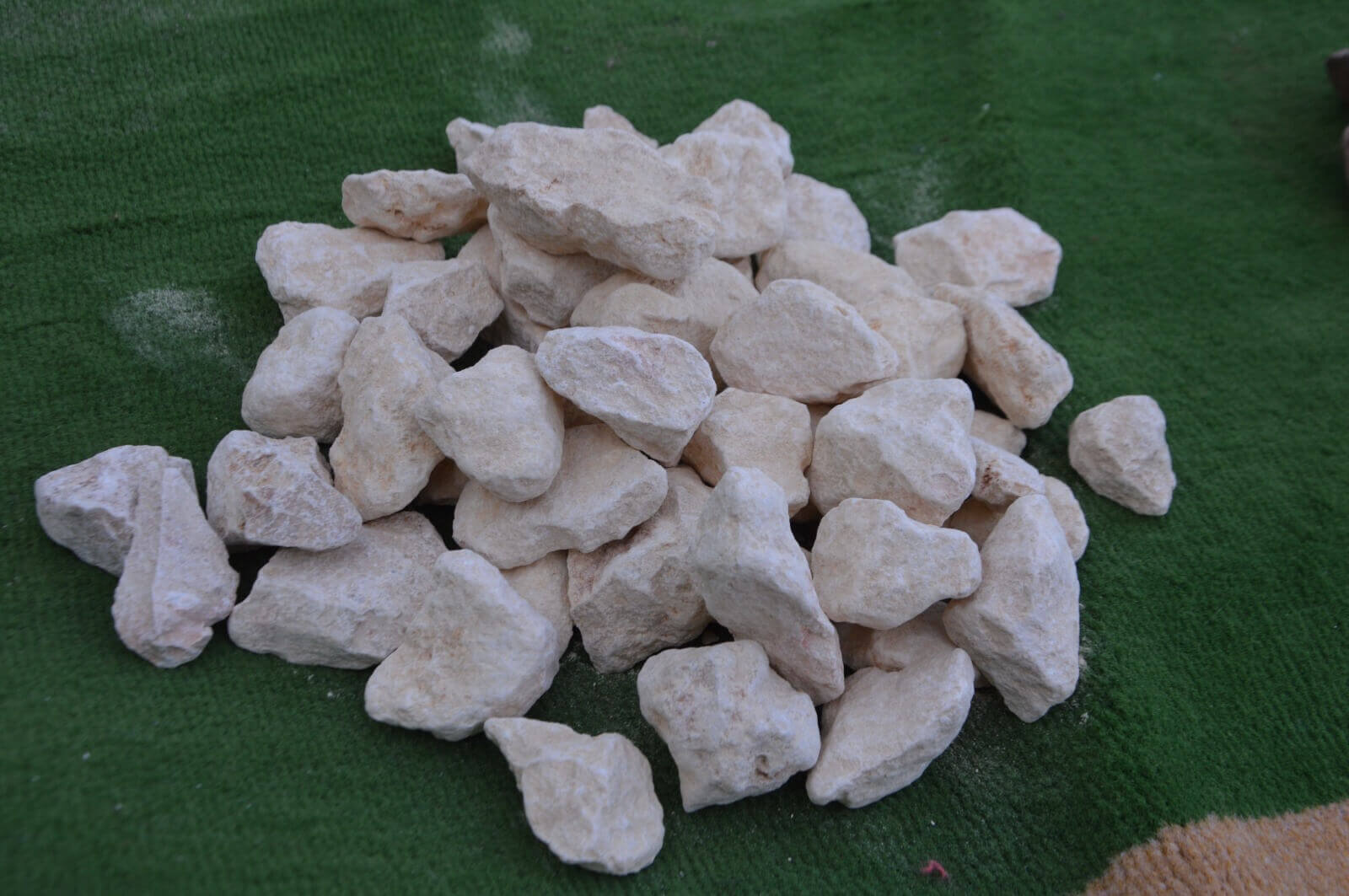 Bulk premium natural decorative landscaping stones sorted by volume size